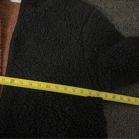 URBAN OUTFITTERS Black and Brown Teddy Oversized
Open Hoodie Pockets Size XS/S - Picture 6 of 12